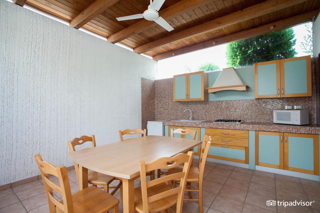 Villaggio Albatros Resort Лезина Екстериор снимка