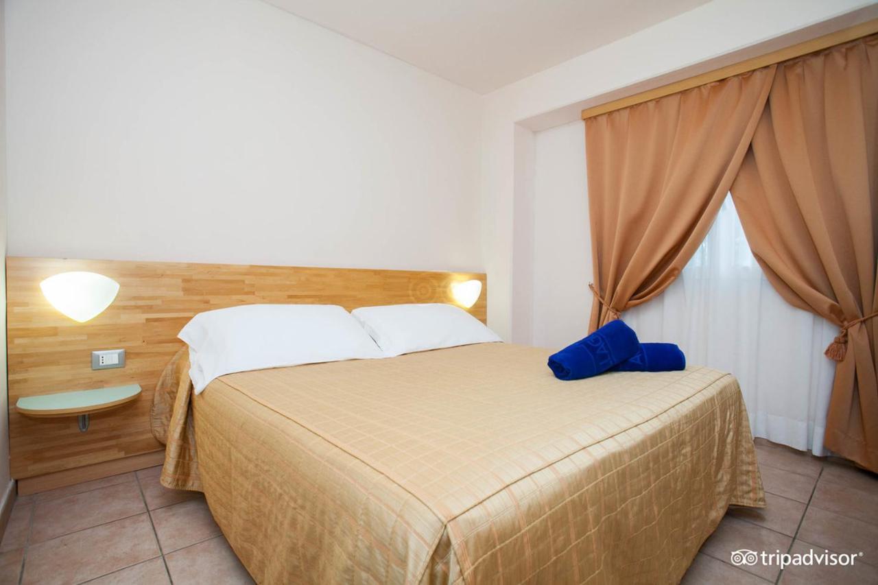 Villaggio Albatros Resort Лезина Екстериор снимка