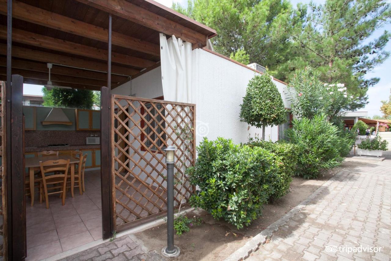 Villaggio Albatros Resort Лезина Екстериор снимка