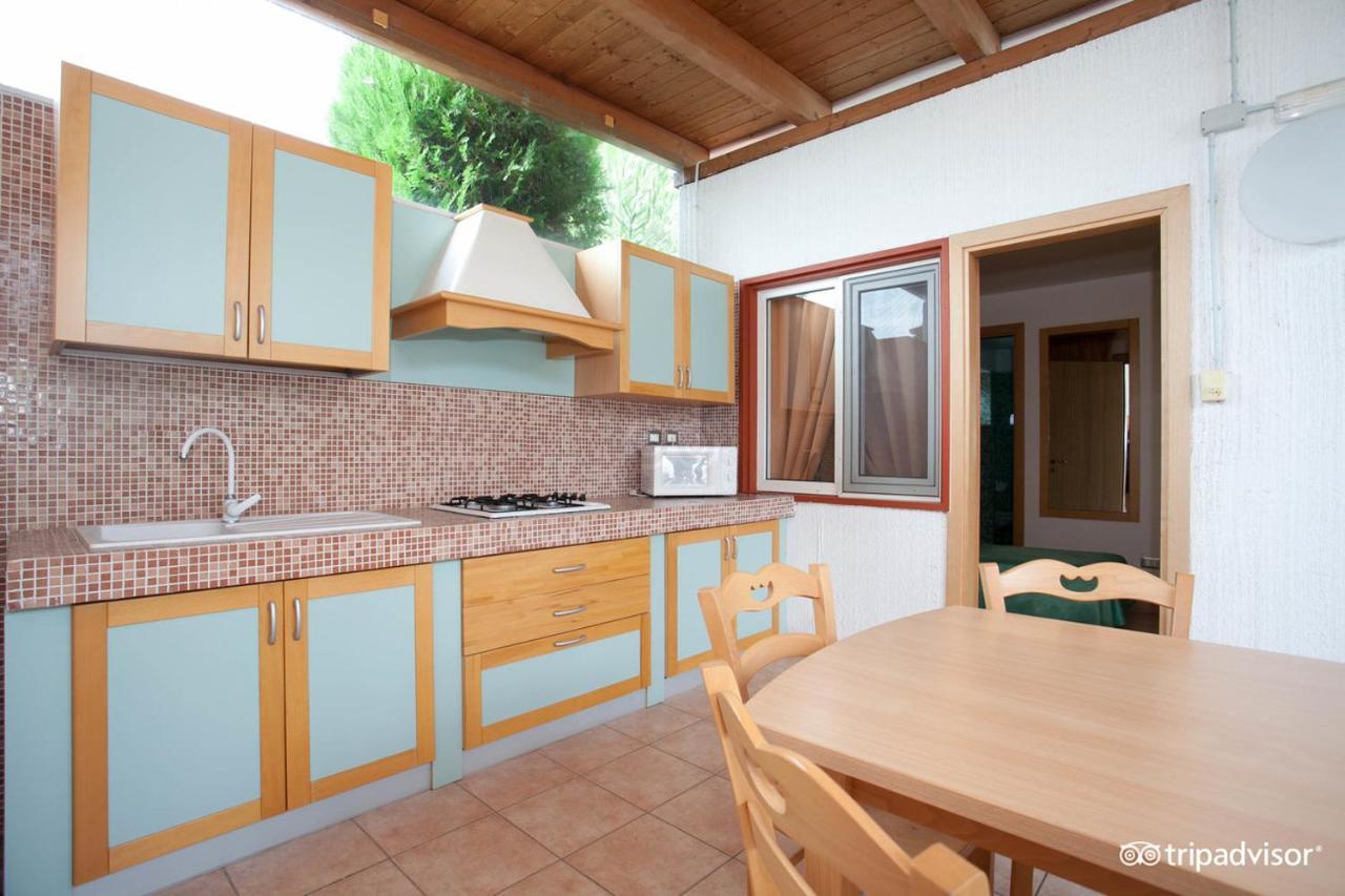 Villaggio Albatros Resort Лезина Екстериор снимка