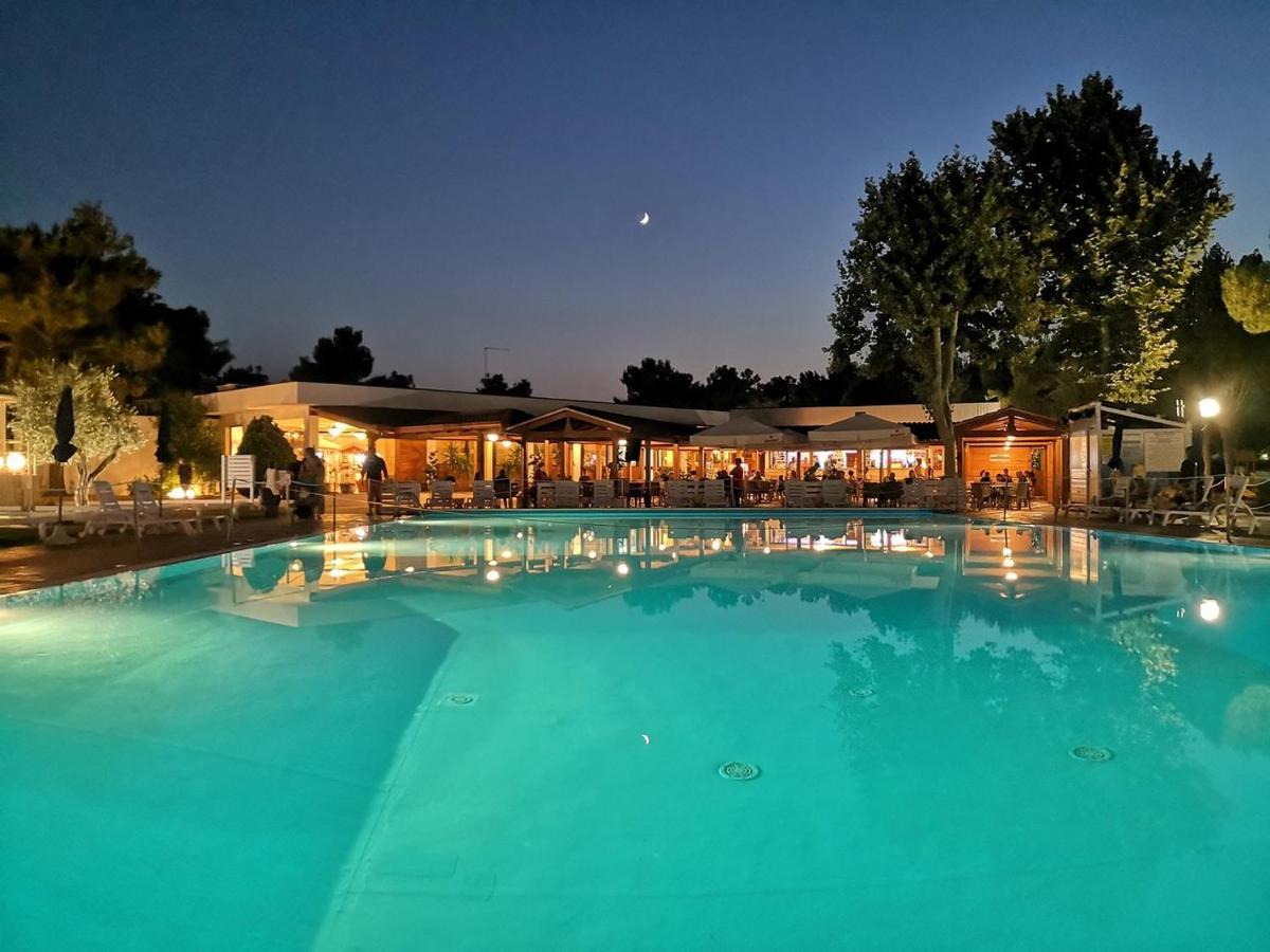 Villaggio Albatros Resort Лезина Екстериор снимка