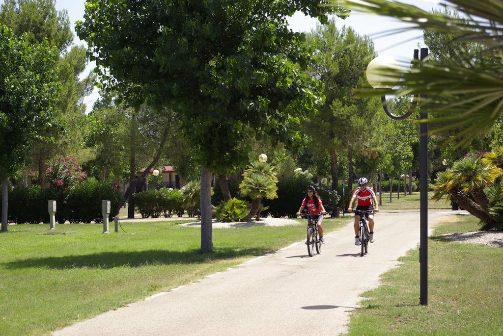 Villaggio Albatros Resort Лезина Екстериор снимка