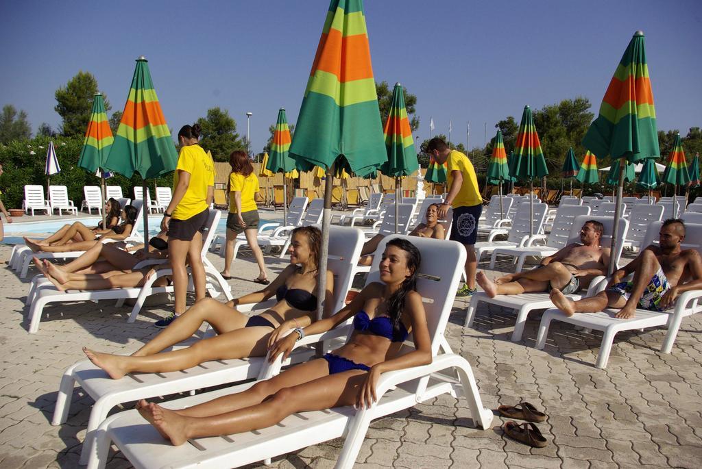 Villaggio Albatros Resort Лезина Екстериор снимка