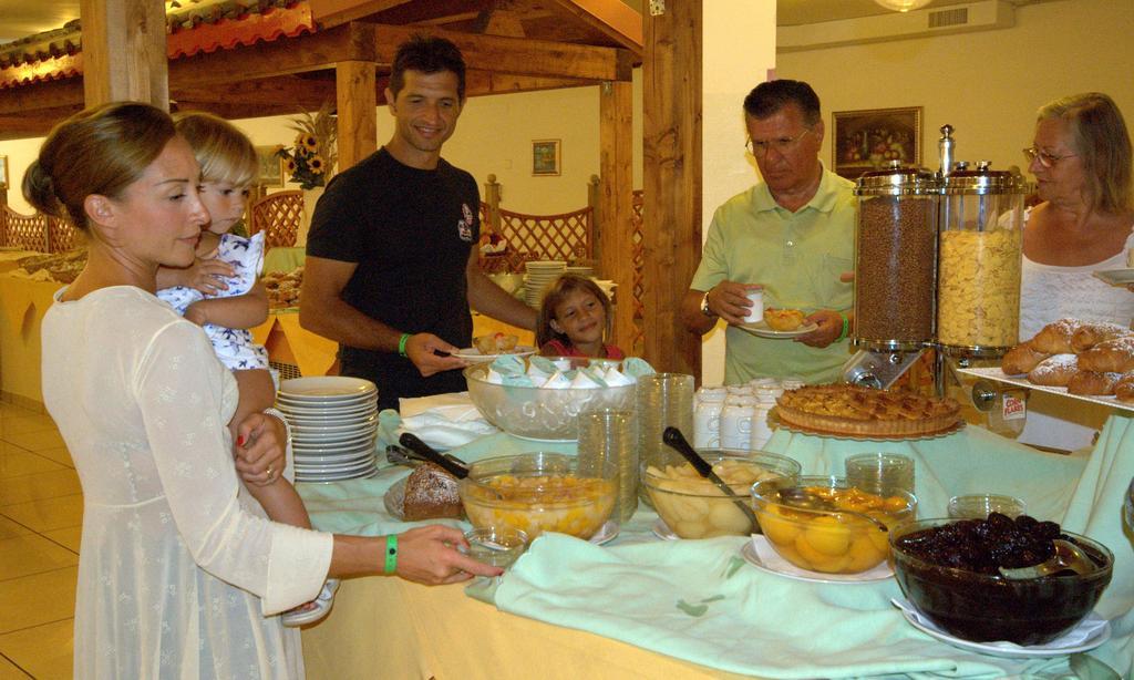 Villaggio Albatros Resort Лезина Екстериор снимка