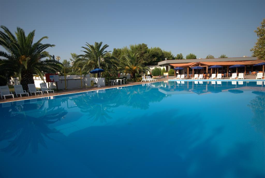 Villaggio Albatros Resort Лезина Екстериор снимка