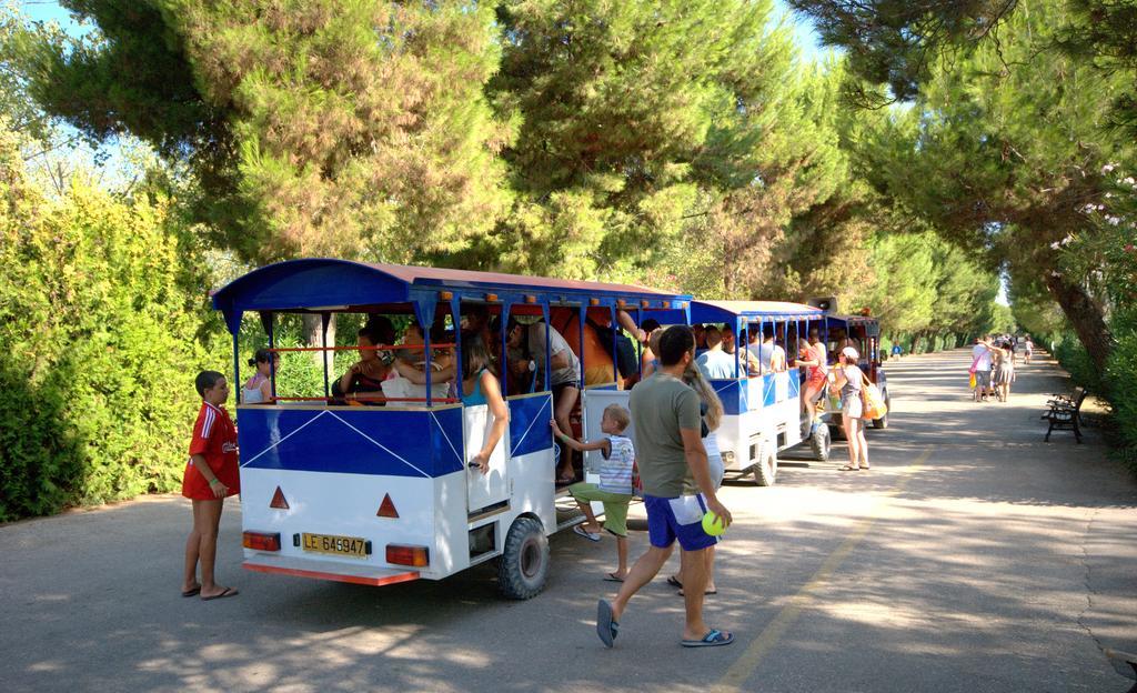 Villaggio Albatros Resort Лезина Екстериор снимка