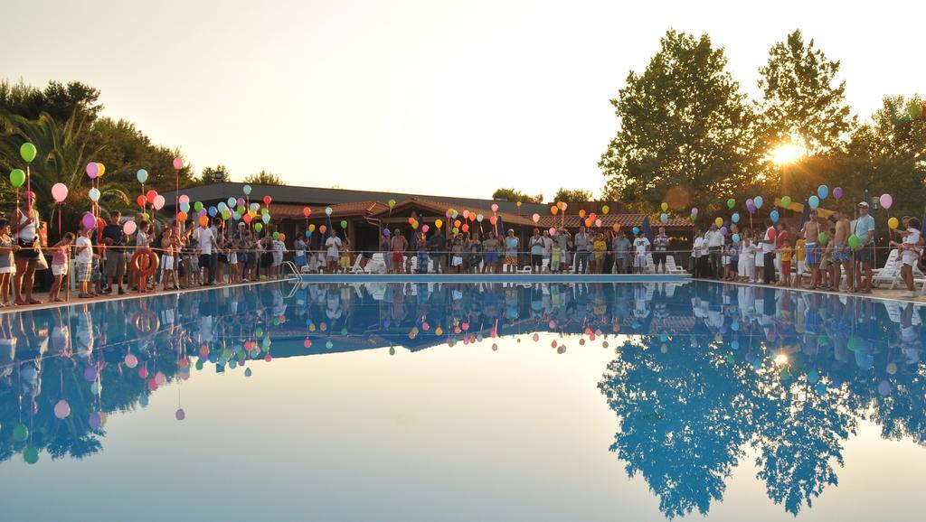 Villaggio Albatros Resort Лезина Екстериор снимка