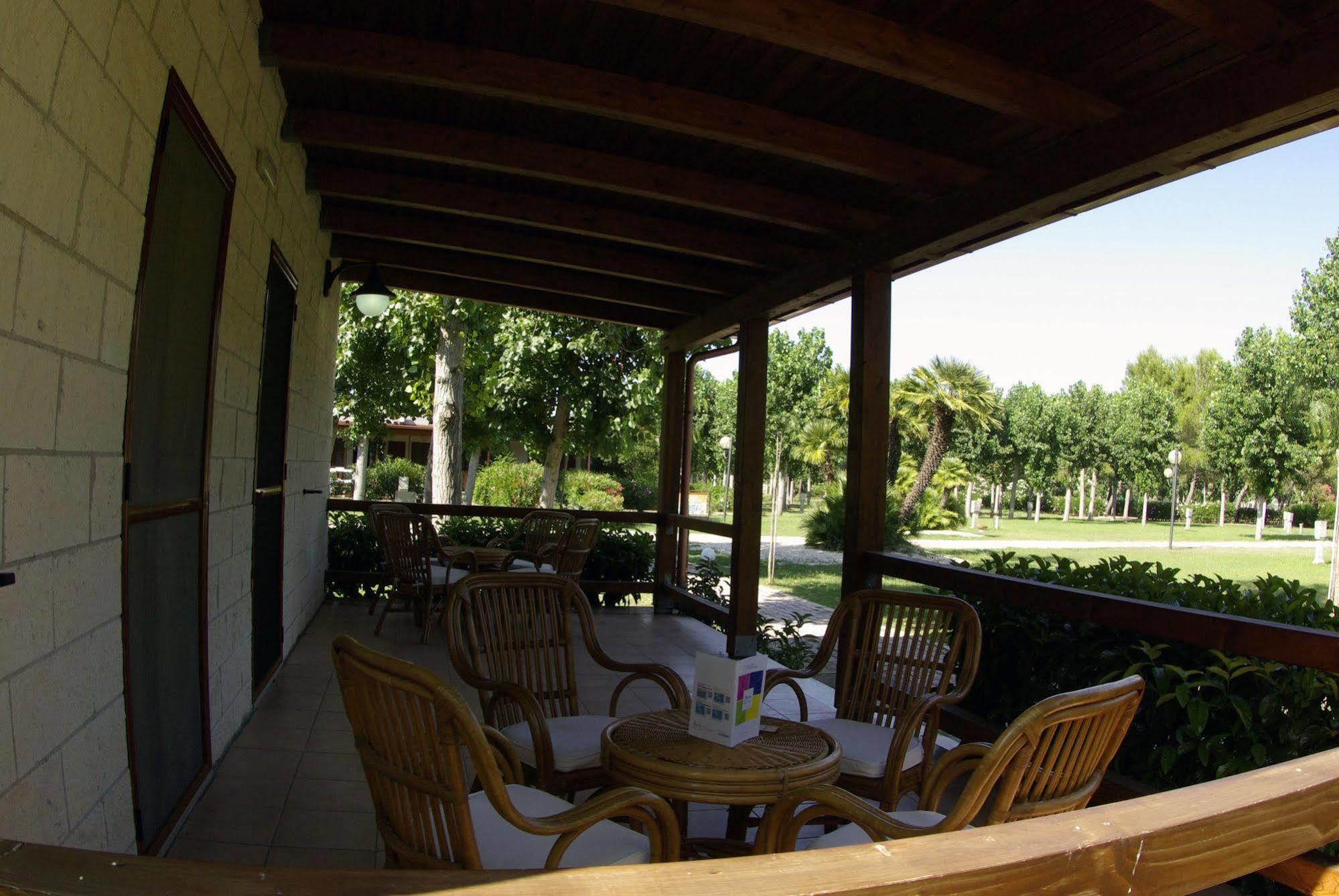 Villaggio Albatros Resort Лезина Екстериор снимка