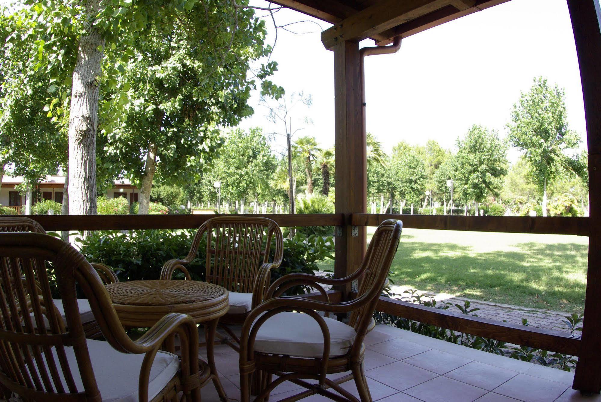 Villaggio Albatros Resort Лезина Екстериор снимка