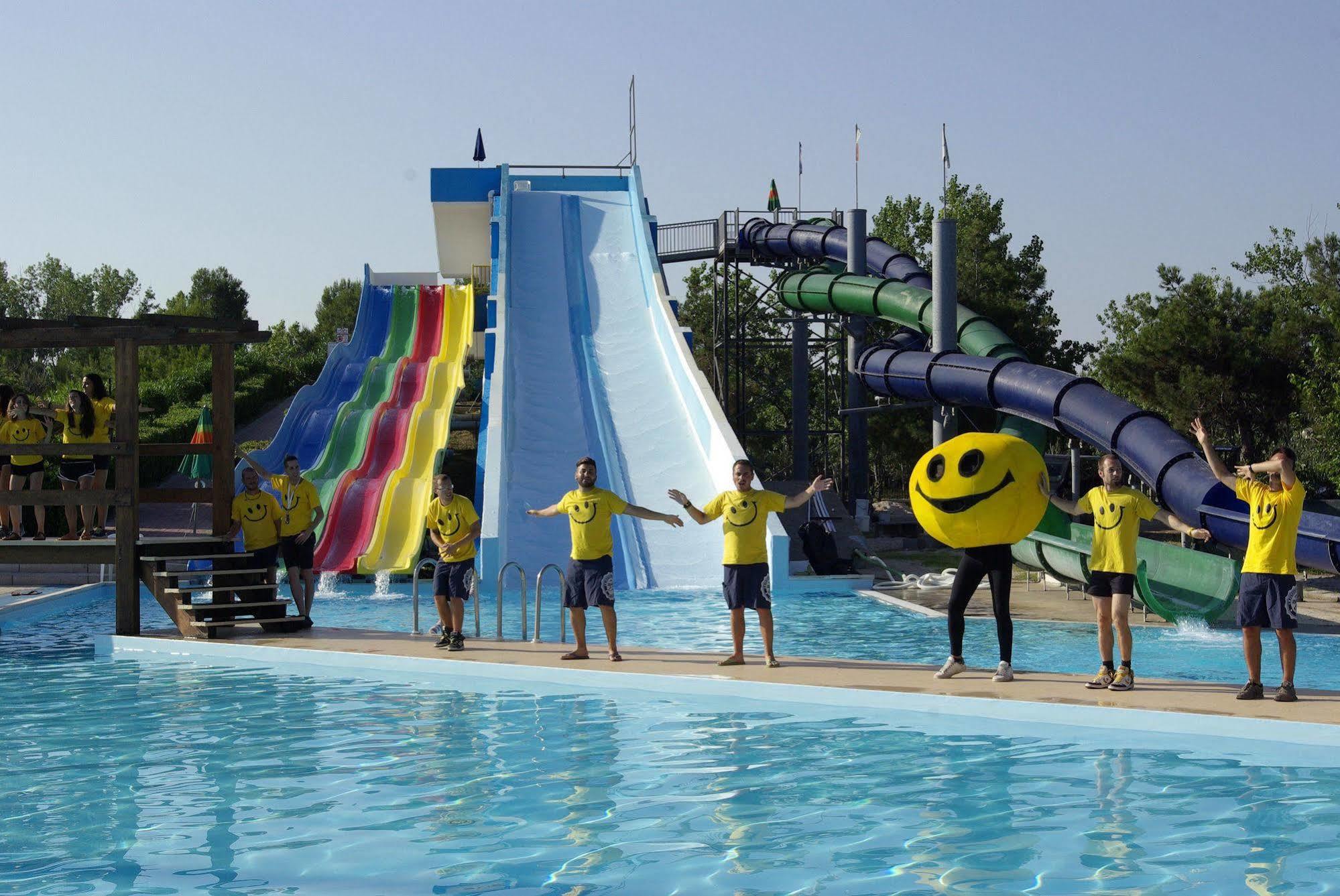Villaggio Albatros Resort Лезина Екстериор снимка